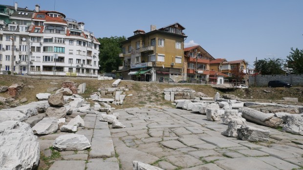 Екип на Регионалния археологически музей в Пловдив с ръководител археолога