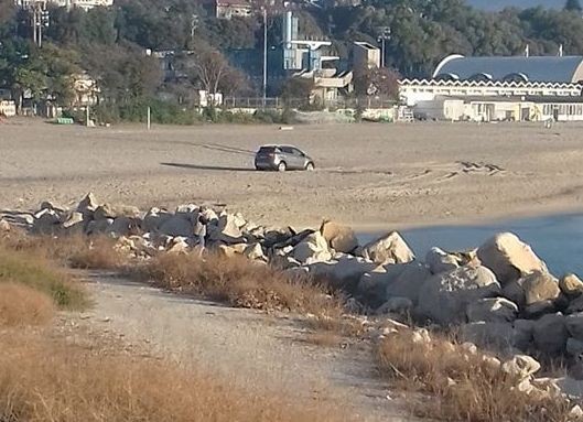 Burgas24 bg виж галерията Форд с разградска регистрация попадна в пясъчен капан