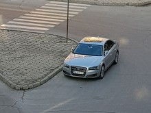 Пловдивчанин: Индивид с лъскава кола изуми, тупна си кошницата в кръстовището!