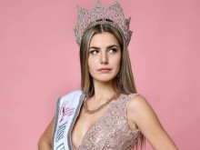 Отнемат короната на нашата "Мис Вселена" заради крехка възраст