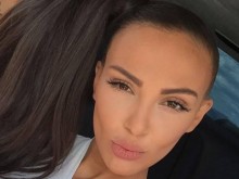 Скандална пловдивчанка се разголи отново (снимка 18+)