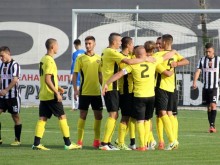 Ботев загуби две пловдивски дербита, но победи два пъти Локо