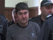 Барман се наведе и прегърна приятелски клиент, но с другата ръка заби нож в слепоочието му