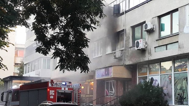 Пожар лумна в бургаския ж к Възраждане съобщи очевидец за