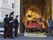 Паднала плоскост уби турист в Храма на италианските величия