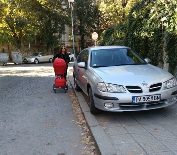 Пловдивчанка изпрати кадър илюстриращ пълното незачитане правото на пешеходците да