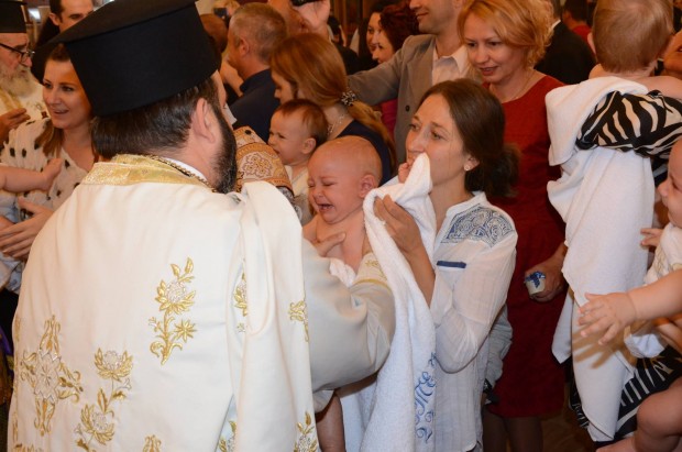 60 деца получиха Свето Кръщение в църквата Света Великомъченица Марина"