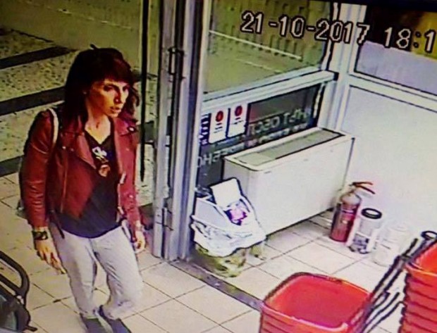 Varna24 bg Млада жена бе уловена от охранителните камери на магазин