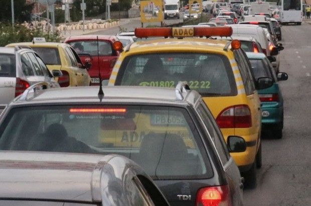 Броят на автомобилите в Пловдив расте неимоверно Проблемът е сериозен