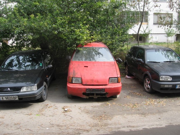 Във все по-препълнения с автомобили град Бургас още има стари,