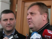 Каракачанов с извънредно изявление за бунта на летците в Граф Игнатиево