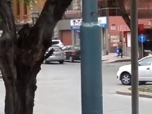 Шофьор заби юмрук в лицето на колега на "Руски" заради натиснат клаксон!