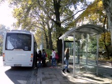 Монтираха нови заслони на 12 автобусни спирки