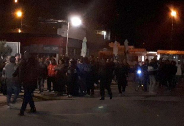 Над 350 роми от махалата в Пазарджик са окупирали снощи