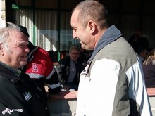 Президентът пристигна в Бургаско, среща се с пострадалите от наводнението