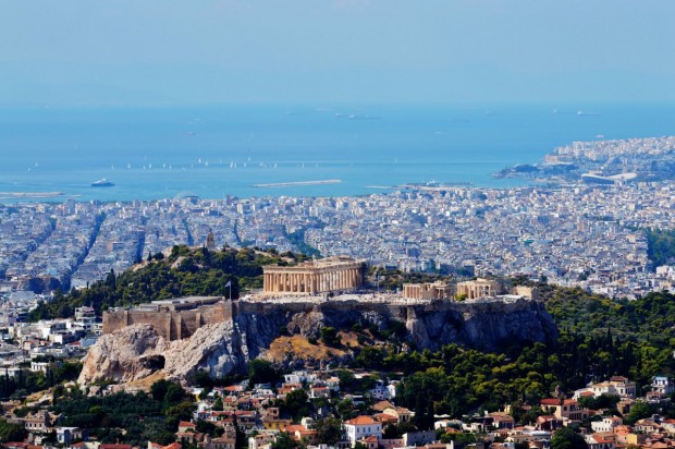 Гръцкото правителство планира да раздаде 1 2 милиарда евро от бюджетния