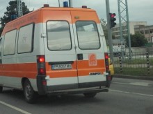 Млад мъж е транспортиран в пловдивска болница след трудова злополука