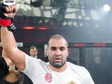 Видео: Багата окървавен, но взе победа над корав бразилец