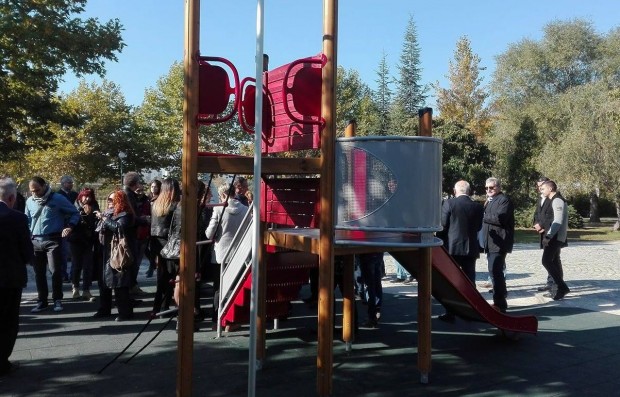 Тракийският "Ротари парк" се сдоби с нова детска площадка, предаде