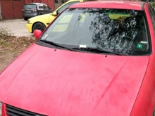 Пловдивчанка намери бележка върху предното стъкло на колата си, която я остави без думи