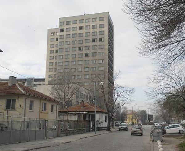 ЧСИ продава 14-етажен хотел на бул. "Дунав" 100 срещу начална цена
