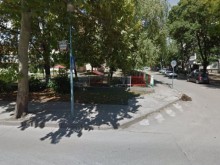 Пиян опика кръстовище в Кючука пред втрещен полицай