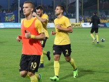 Халф на Ботев игра цял мач при 0:3 срещу Франция