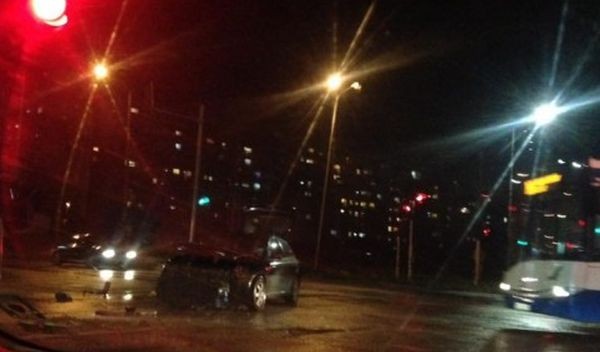 Фейсбук
Катастрофа е станала снощи на кръстовището на бул. "Цар Освободител"