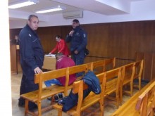 Дрогираният Красимир смазал от бой 18-годишната родилка Надя от ревност