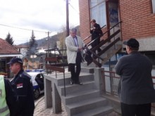 Български лекари държани с часове в полицията в Босилеград