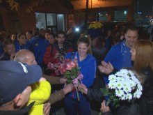 Видео: Стотици пловдивчани посрещнаха героините от Марица