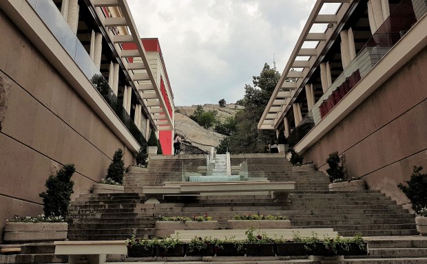 С източването на водата от каскадата на стълбите на Каменица