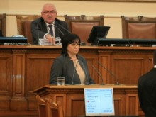 Изгониха Корнелия Нинова от пленарната зала