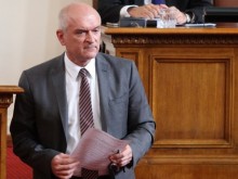 Димитър Главчев подаде оставка като председател на Народното събрание