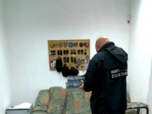 Четириног митничар надуши контрабандни цигари в камион с тоалетни чинии
