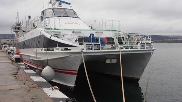 БГНЕС
На морска гара Варна акостира високоскоростният пасажерски катамаран Seacat One".
