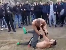 Брутални ученически боеве със залози до Английската в Пловдив (ВИДЕО)