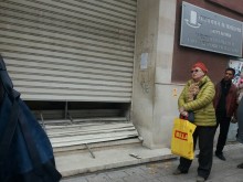 Няма да повярвате защо Данъчното на "Радецки" днес не отвори!