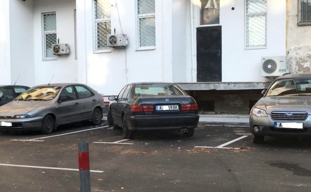 Нагъл шофьор паркирал като олигофрен в Бургас взриви социалната мрежа