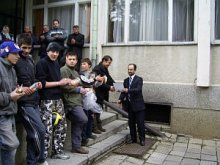 Ученици от район "Южен" се включиха в благотворителна акция и зарадваха връстниците си от инерната в Ракитово 