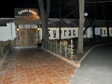 Пламъци погълнаха култово заведение в Морската градина, Кюфтето налетя с ритници на репортер