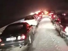 ТИР блокира "Тракия", магистралата побеля (ВИДЕО)