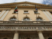 БАН с черни знамена на всичките си сгради