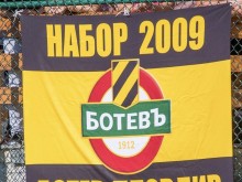 Малките "канарчета" потеглиха за турнир "Футболните звезди на България"