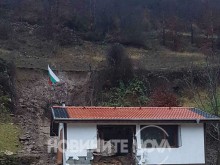 Проговори оцелял от свлачището-убиец край Долен