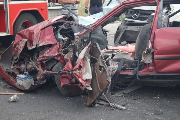 Тежък пътен инцидент на стария път Пазарджик-Пловдив. Сигналът е получен