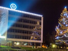 Светна най-голямата коледна елха в България