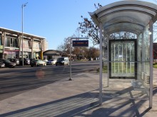 Поставиха нови заслони на автобусни спирки в "Тракия" и "Прослав"