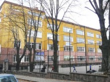 Спипаха малките мутри, нахлули с железни палки в столична гимназия!