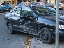 Дама с джип потроши колата на полицай на Сточна гара!